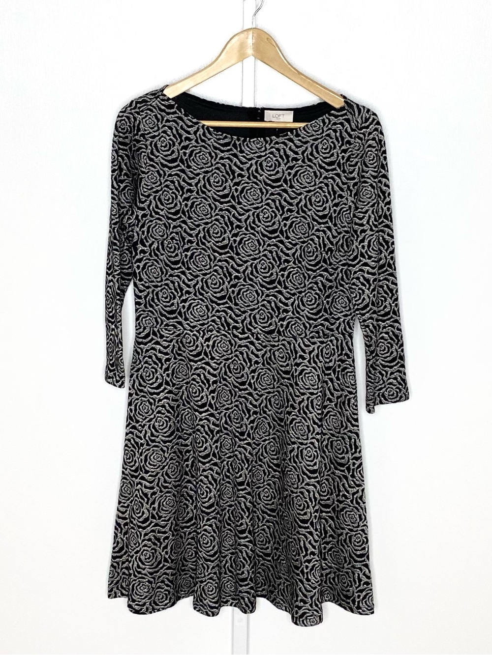 ✨NWT✨LOFT Outlet | Grey/Silver/Black Jacquard Rose Print Fit & Flare Dress Sz 8